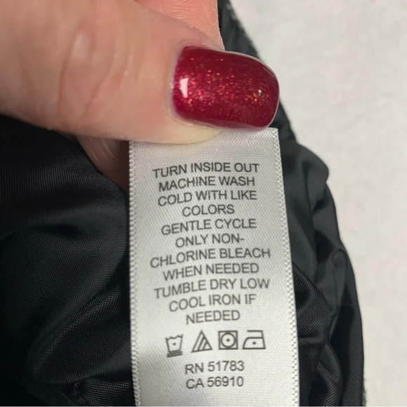 Maurice’s plush vest size large black/white plaid EUC - Picture 3 of 7